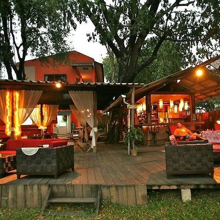 Hollanda Montri Guesthouse Chiang Mai Exterior photo