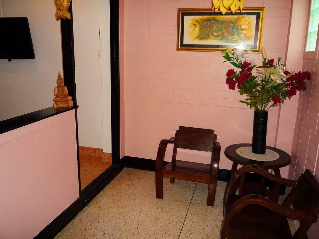 Hollanda Montri Guesthouse Chiang Mai Exterior photo
