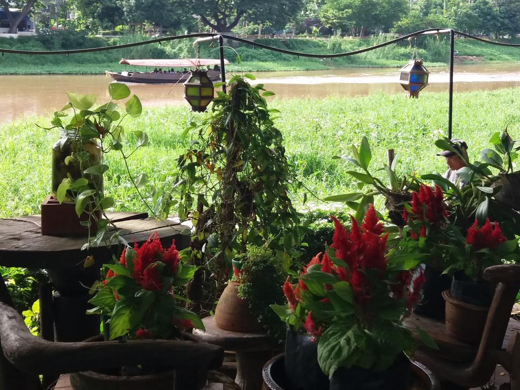 Hollanda Montri Guesthouse Chiang Mai Exterior photo