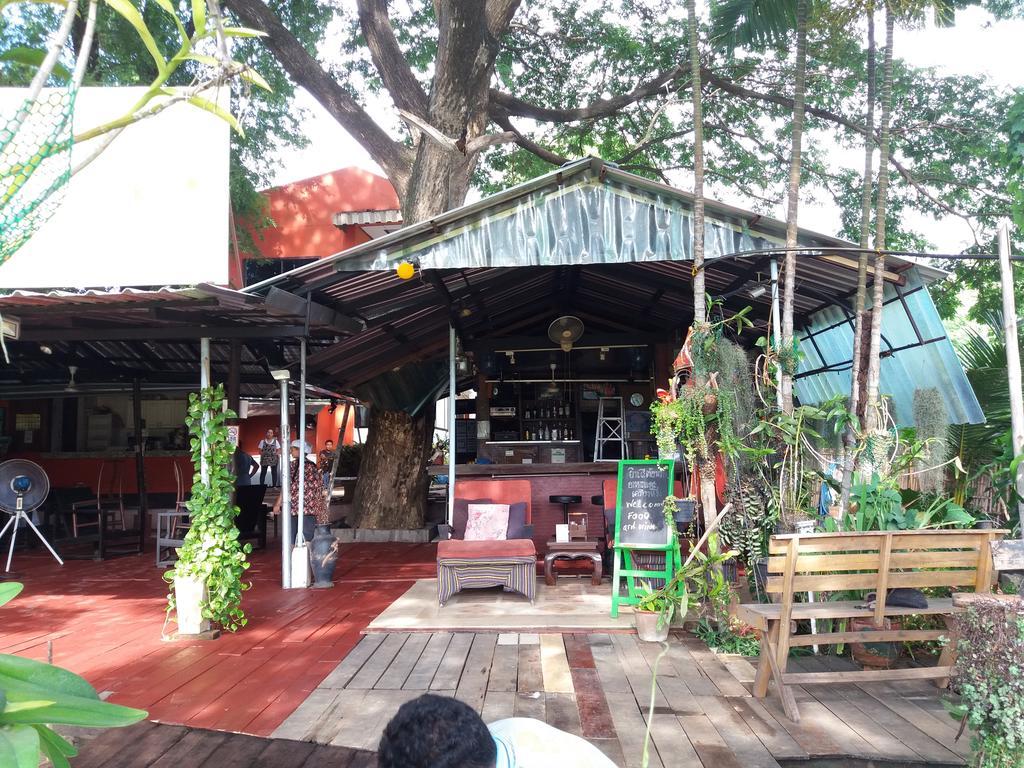 Hollanda Montri Guesthouse Chiang Mai Exterior photo