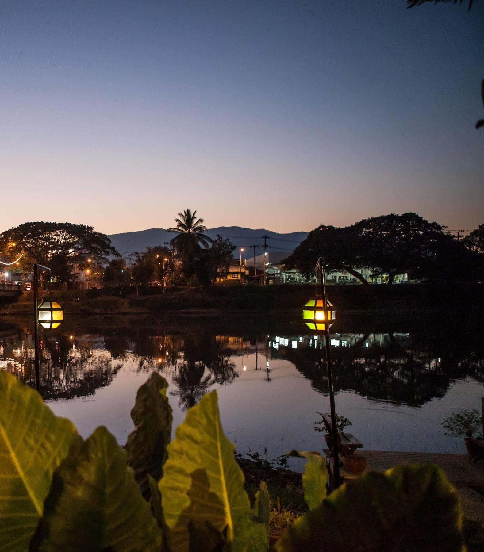 Hollanda Montri Guesthouse Chiang Mai Exterior photo
