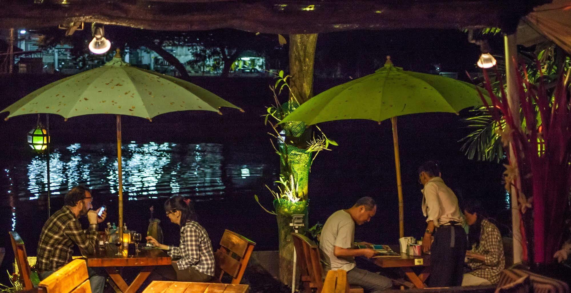 Hollanda Montri Guesthouse Chiang Mai Exterior photo