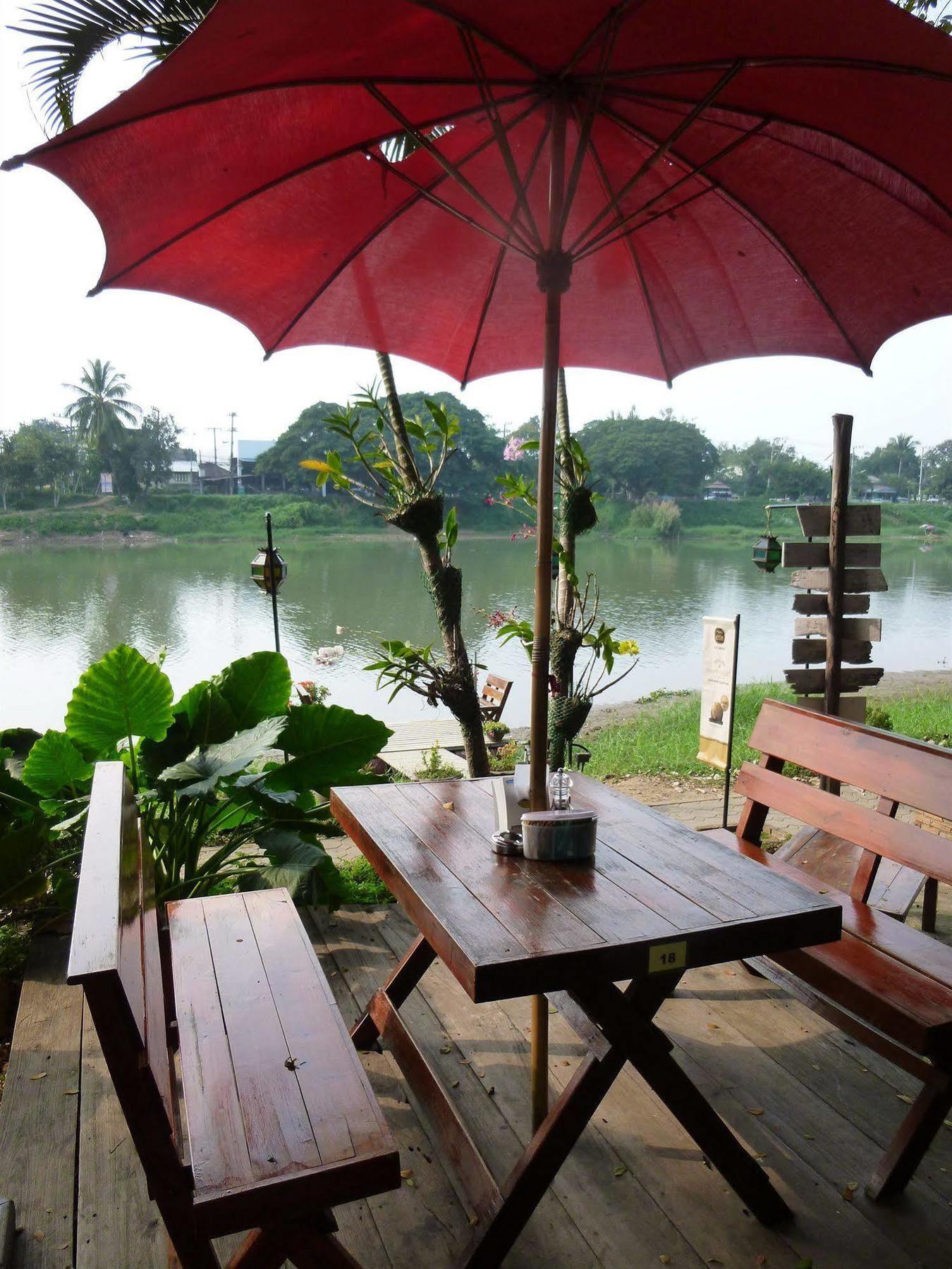 Hollanda Montri Guesthouse Chiang Mai Exterior photo